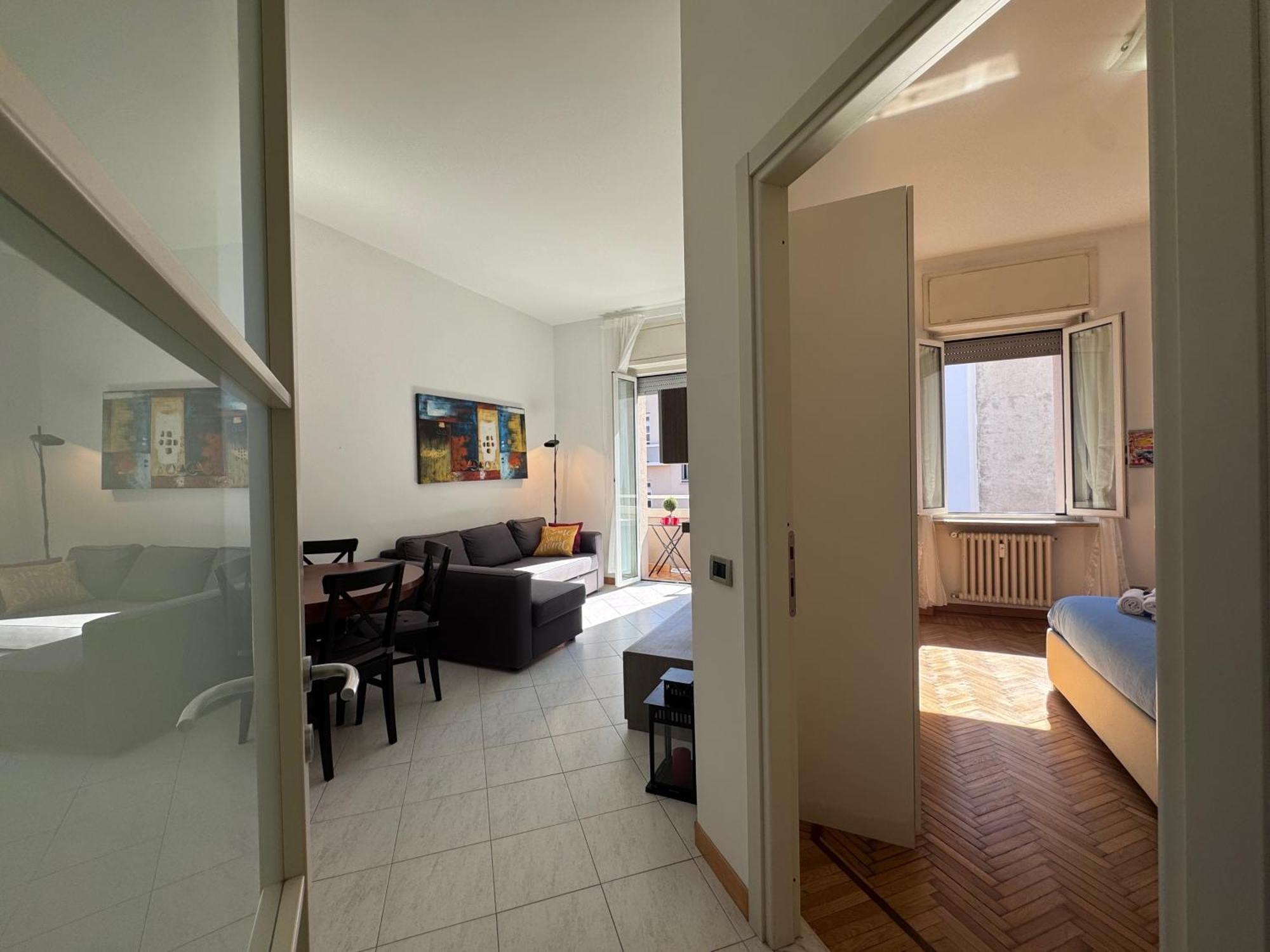 Bright With Balcony In Corso Xxii Marzo Apartment