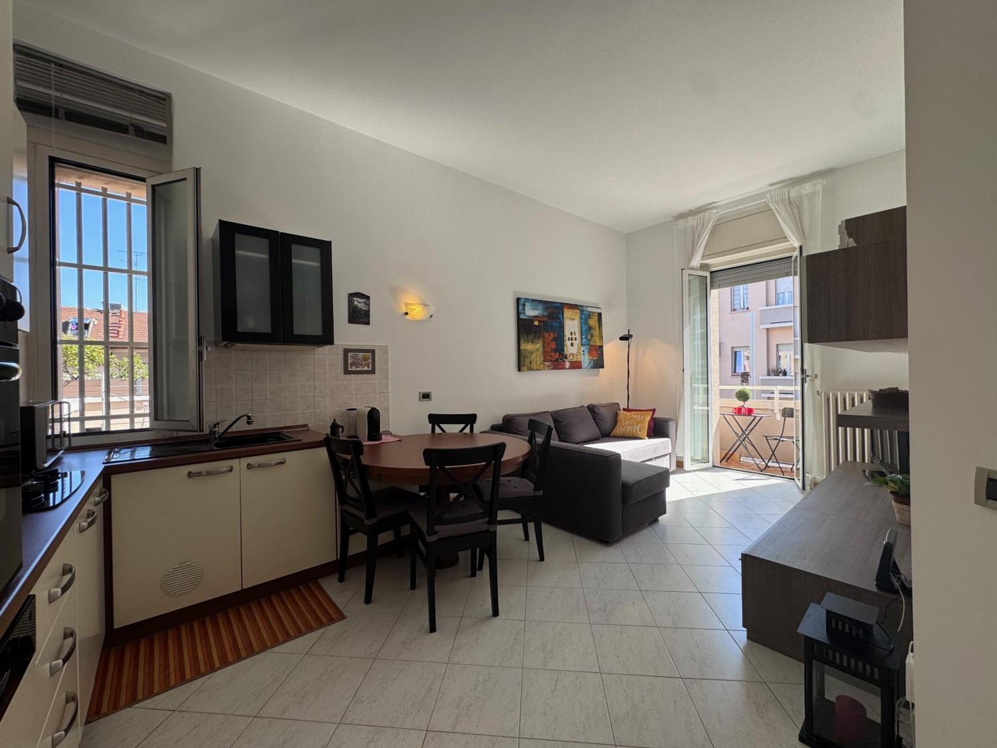 Bright With Balcony In Corso Xxii Marzo * Mailand