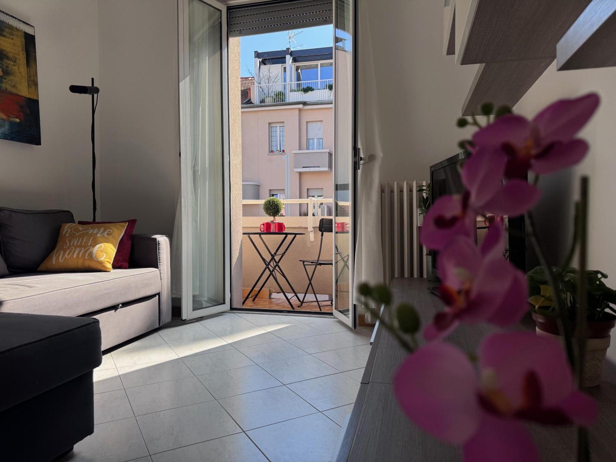 Bright With Balcony In Corso Xxii Marzo Apartment *