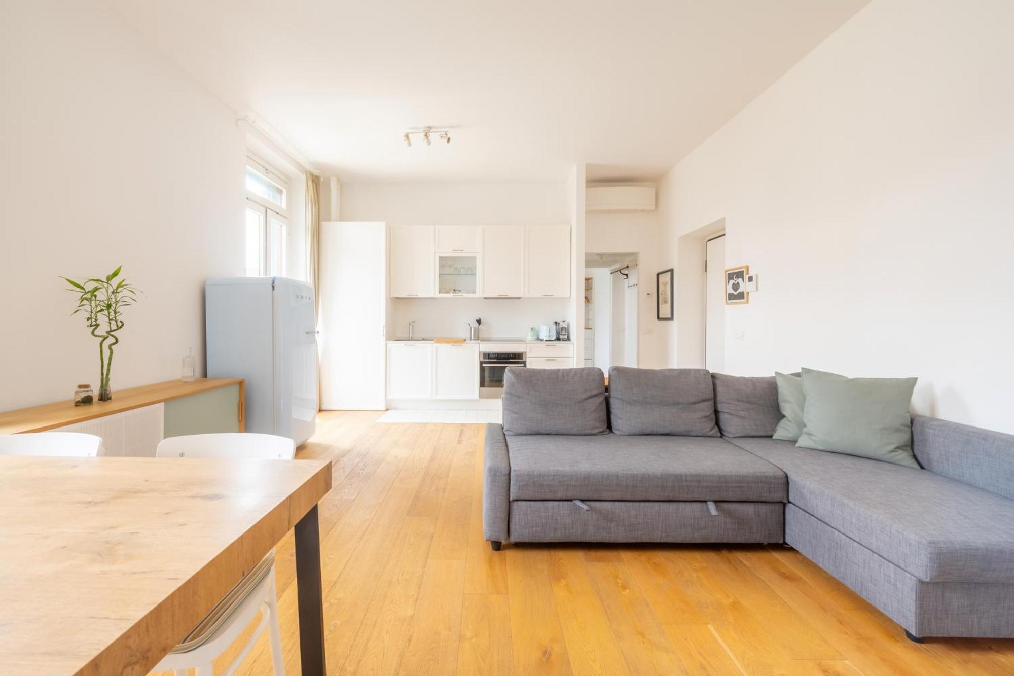 Isola - Bright 2-room With Balcony Apartment *
