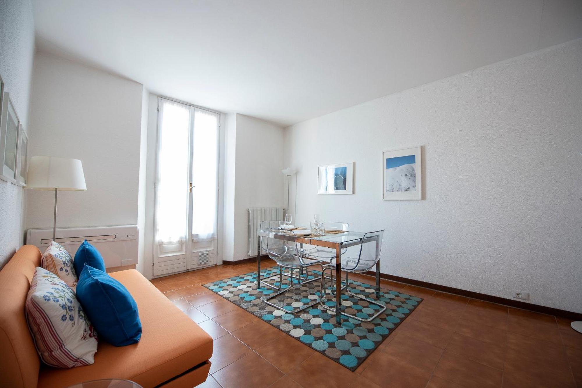 Bright Two-room Corso Genova Area Apartamento Milão