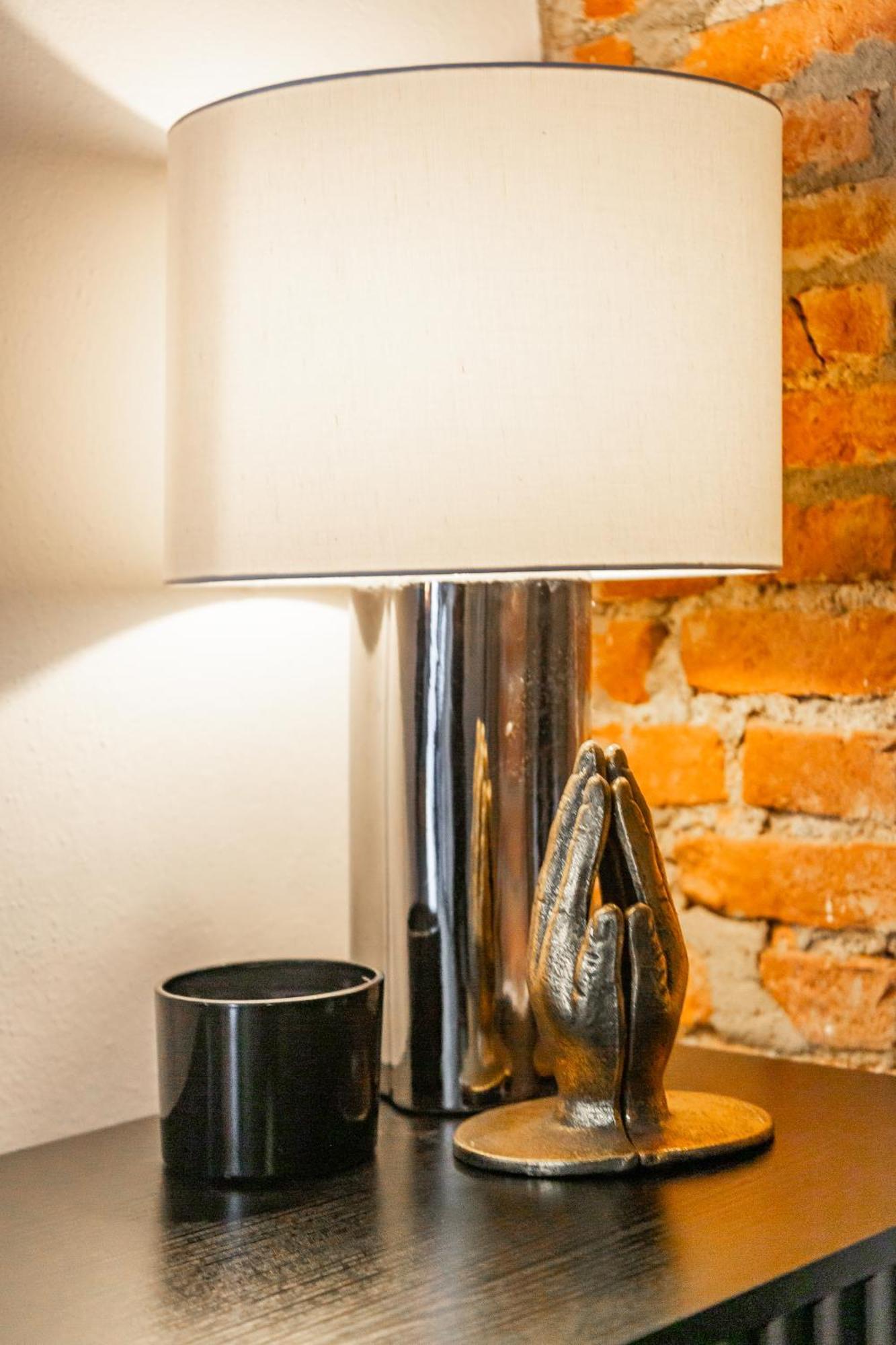 Youhosty - Design Isola *
