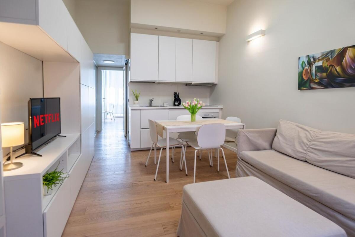Apartment A 400m Dalla Metro Con Wifi Piu Parcheggio Privato Bici *
