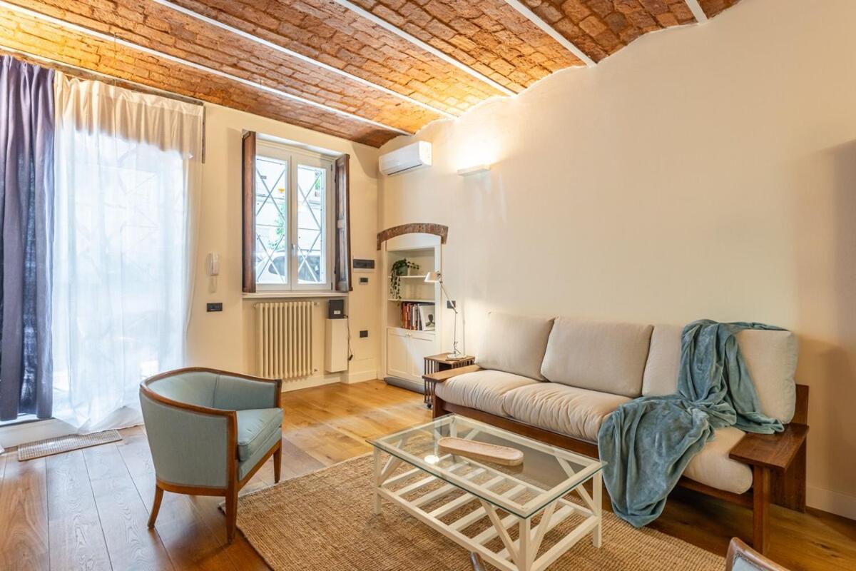 Navigli Typical With Private Courtyard Apartment *