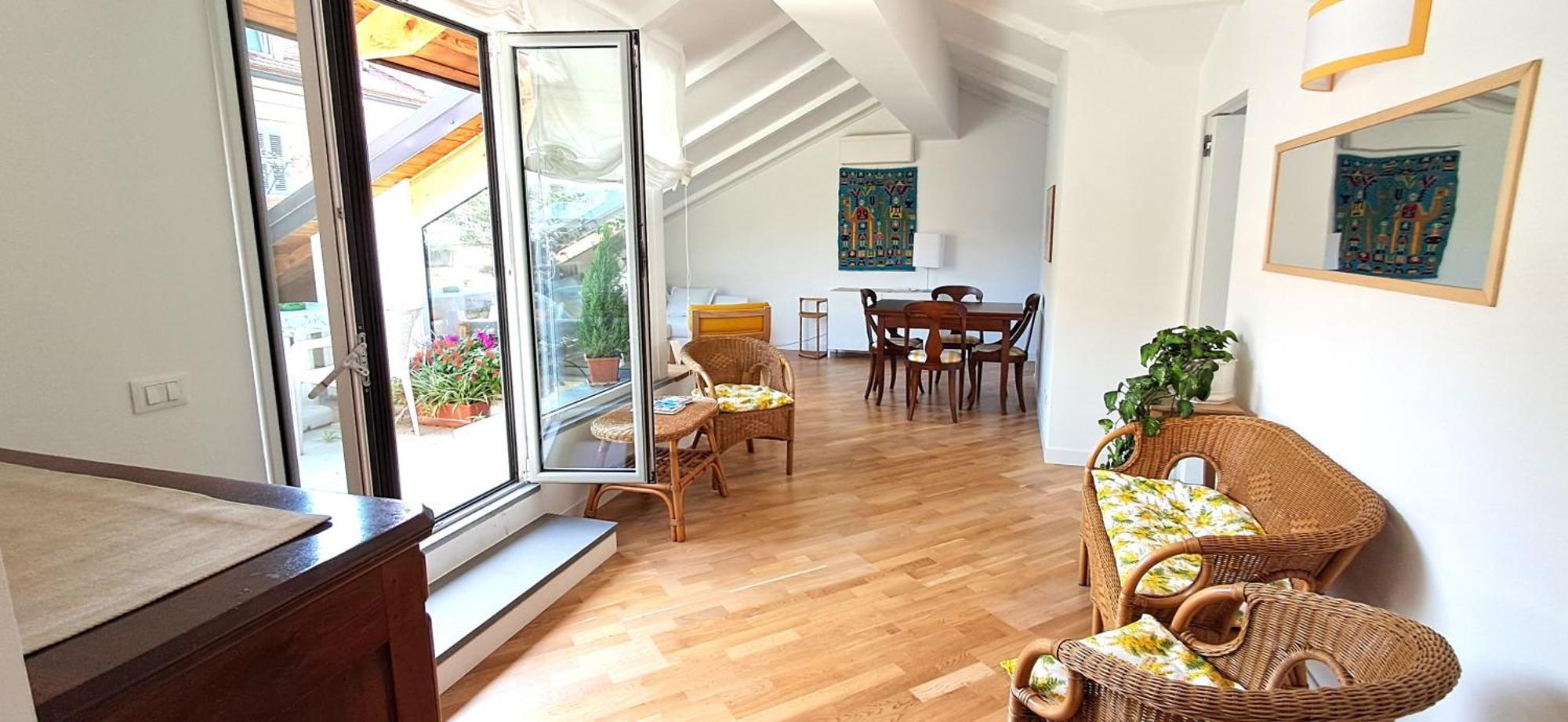 Apartment Mansarda Con Terrazzo Centralissima Mailand