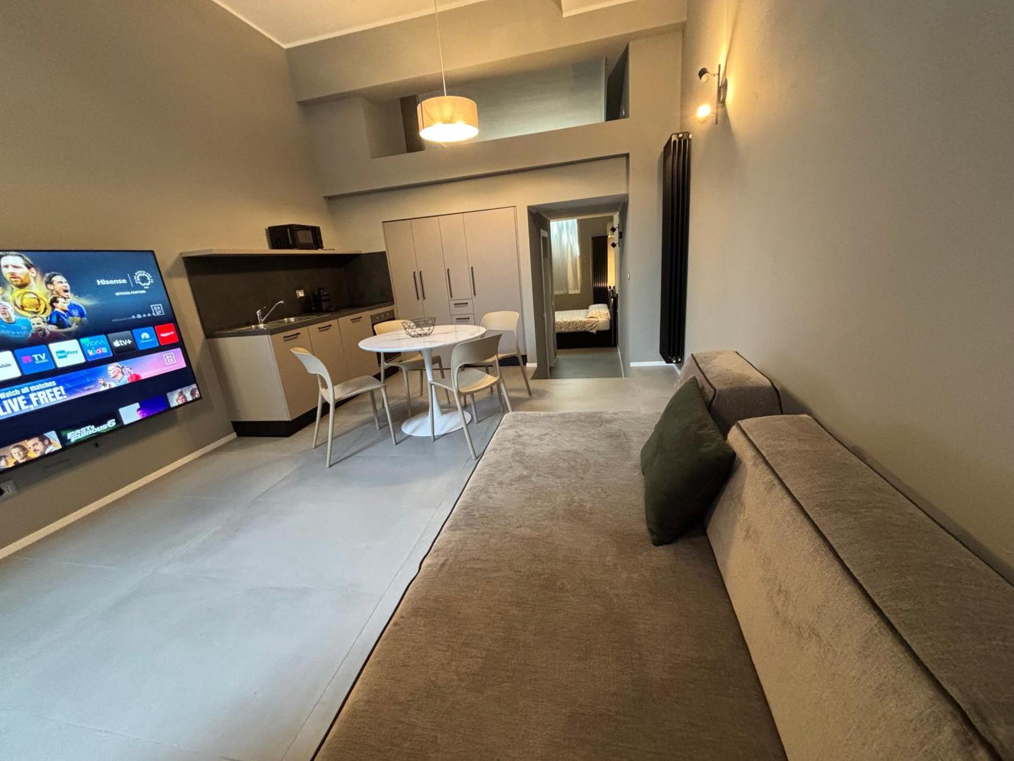 Apartamento Hozyhome Design Loft In Via Cermenate Milão