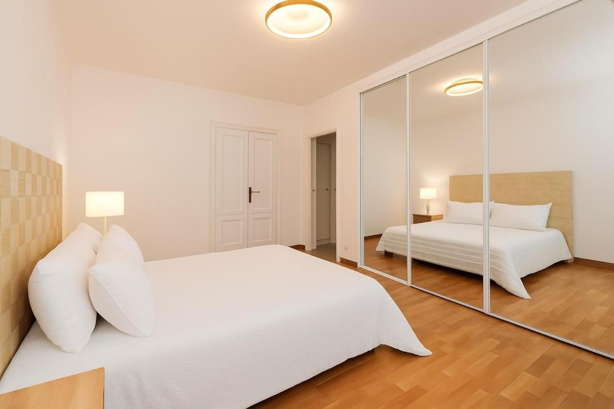 Apartment Porta Venezia Shopping, Metro, And Comfort