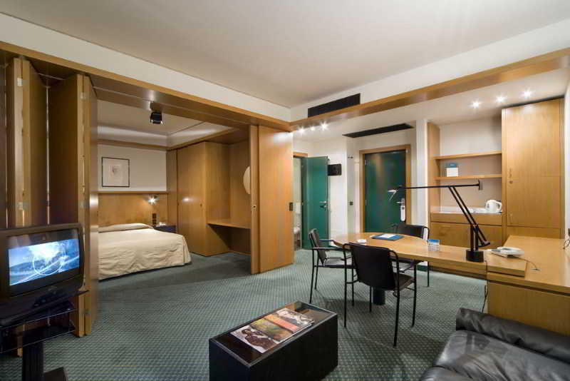 Una Century Hotel 4*