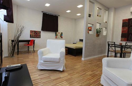 Isola Apartment *