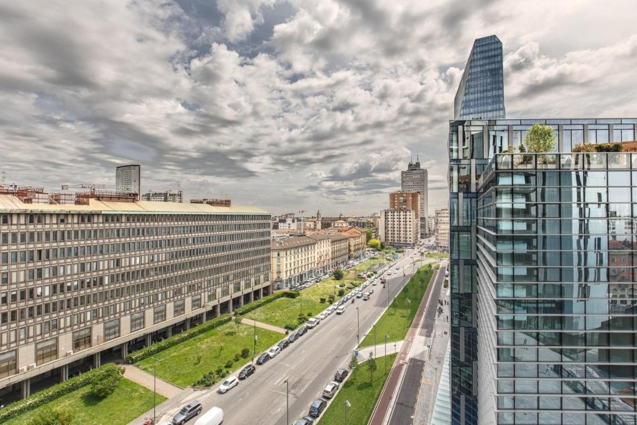 Stylish Elegant In Torre Solaria With Exclusive Milan's View Mailand