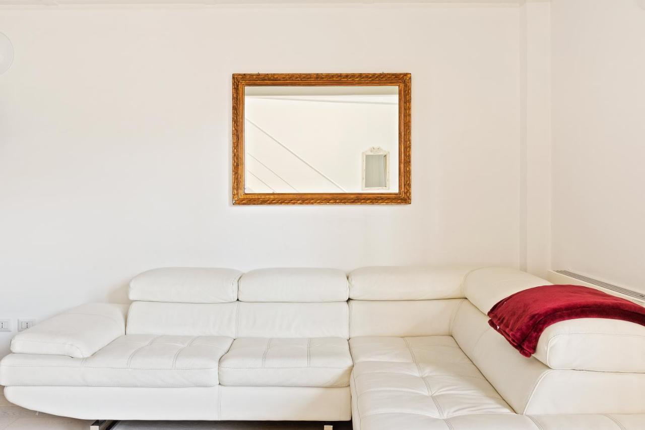 Elegant Loft With Balcony! Apartment *