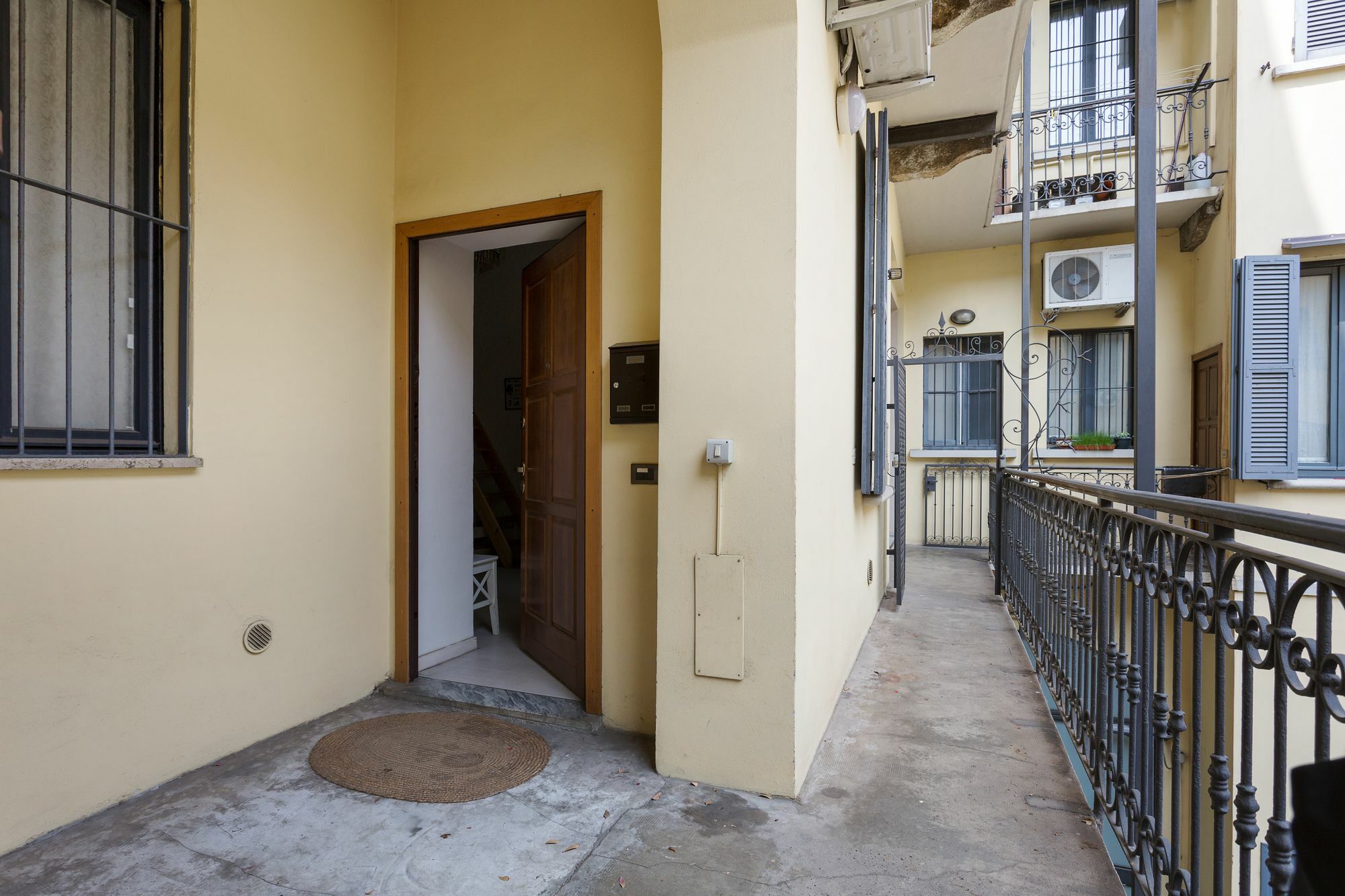 Rentopolis Farini - Isola Milan