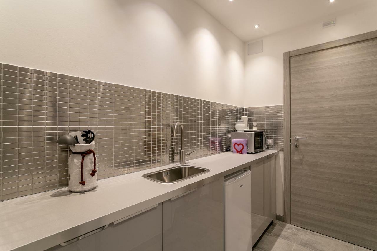 Central Station Elegant Flat Milan