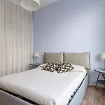 Tricolore Modern And Cozy Apartment