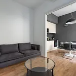 Tricolore Modern And Cozy Apartment