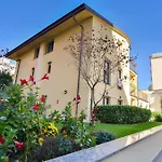 Candoglia Halldis Apartments