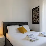 Fashion District - Top Floor Apartment