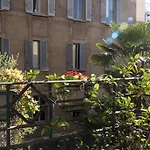 Sophisticated Apt Near Duomo