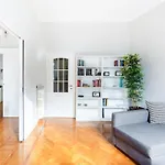 Spacious And Brilliant Apartment In Duomo By Easylife