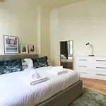 Prestige Boutique Homes - Garden & Pool