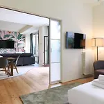 Prestige Boutique Homes - Garden & Pool