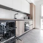 Modern Apt With Terrace And Parking!