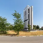 Modern Apt With Terrace And Parking!
