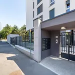 Modern Apt With Terrace And Parking!