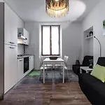 Stayeasy Fara12 - Central Station & Downtown Walking Distance