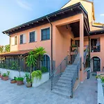 Prada House - Posto Auto Coperto