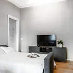 Joivy Charming Flat With Desk