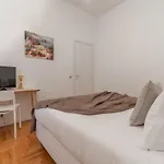 The Best Rent - Spacious Three-Bedroom Apartment In Moscova