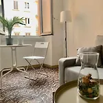 Apartment In The Center Of Milan / P.Ta Venezia
