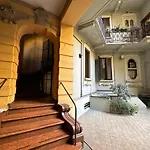 Lovely Flat In Early 20Th Century Building