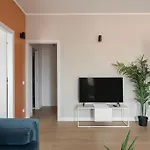Blue & Orange House Lovely Modern Apartment