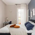 Blue & Orange House Lovely Modern Apartment