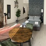 Leo\'S Corner In Milan