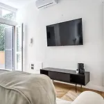 Joivy Stunning Flat With Balcony