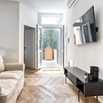 Joivy Stunning Flat With Balcony