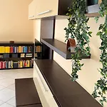 Modern Isola Apartment - Metro & Self-Checkin