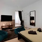 Xenia Apartments - Nuovo Appartamento In Zona Tranquilla