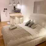 Repubblica One Room Apartment