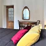 Oxilia Apartment Near To Red Subway