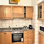 Oxilia Apartment Near To Red Subway