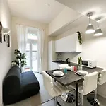 Elegante Sosta A Milano