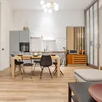 Joivy Modern And Spacious Family Flat