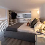 Navigli - Chic And Sophisticated Home In Milan