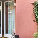 Comfy And Central Apartment