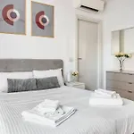 Comfy And Central Apartment