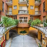 Cozy Apartment Near To Fashion District